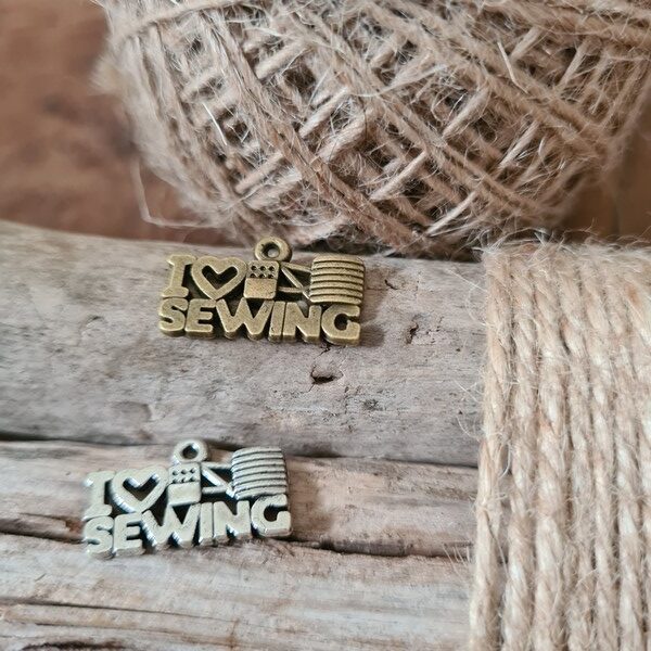 charm bronze - I love Sewing