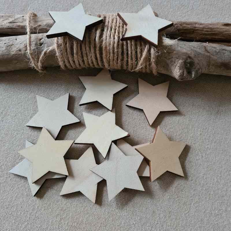 20221124_152728_ml Rico Design - Étoiles en bois grandes, nature, 45x42mm, 12pcs – Image 1