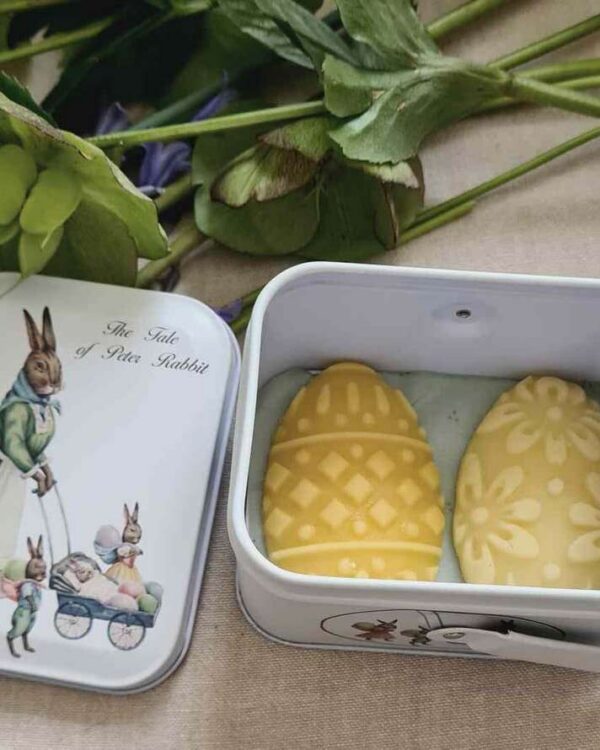 LCF - Boite métal Peter Rabbit , 2 Oeufs de Pâques cire d'abeille
