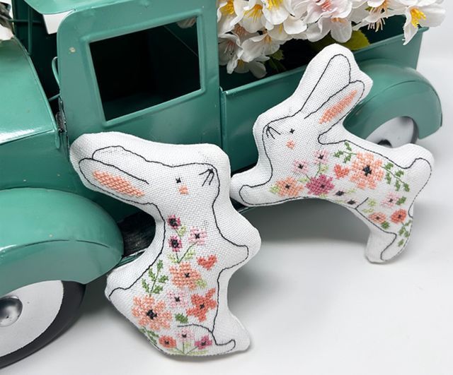 426568924_824530226146179_7880551436541307303_n_ml Tiny Modernist - Spring rabbit pillows – Image 1