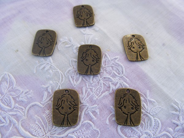 charm bronze - Médaillon Girl