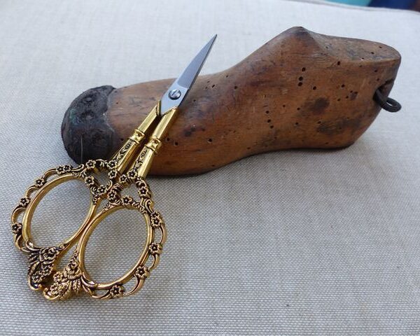 AX - Ciseaux Rococo Marie Antoinette Or