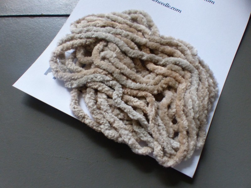 P1090656_ml HOF - Chenille de soie à broder Coloris Colonial Tea – Image 1