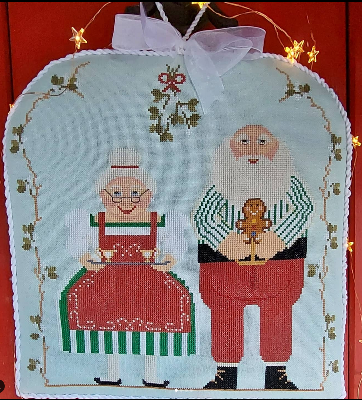 Twin peak Primitives - Mrs and Mr Kringle – Image 1