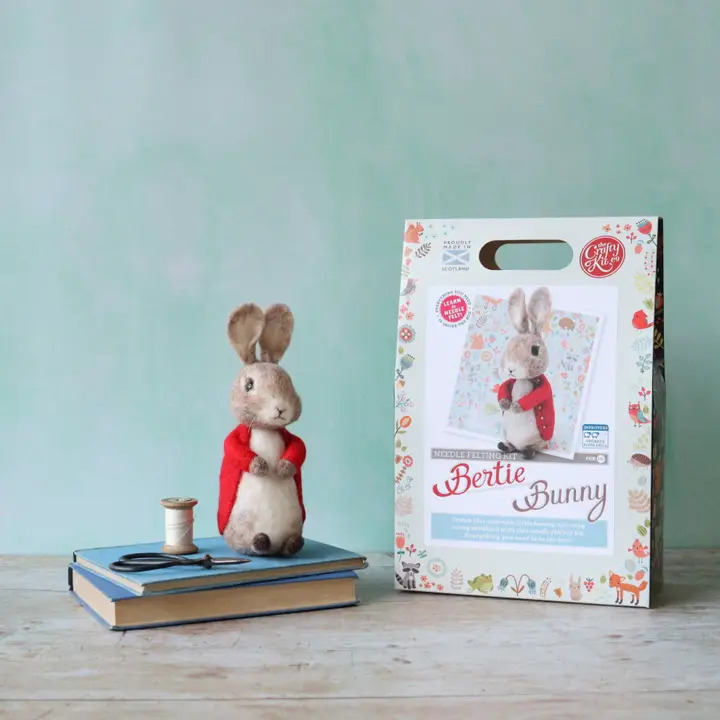bertie-bunny-kit-de-feutrage-a-l-aiguille-the-crafty-kit-company_5_ml The Crafty Kit Company - Kit de feutrage à l'aiguille Bertie Bunny – Image 1