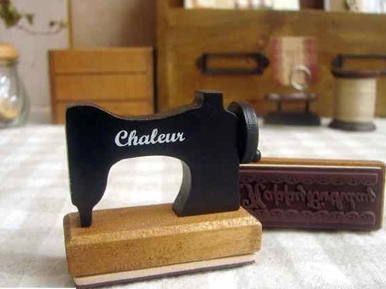 AX - Tampon machine à Coudre "Joyeux Anniversaire"