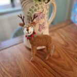 Rico Design - Cerf en feutre avec couronne de houx – Image 5