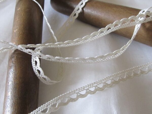 FF - Dentelle Ecrue Réf 1703