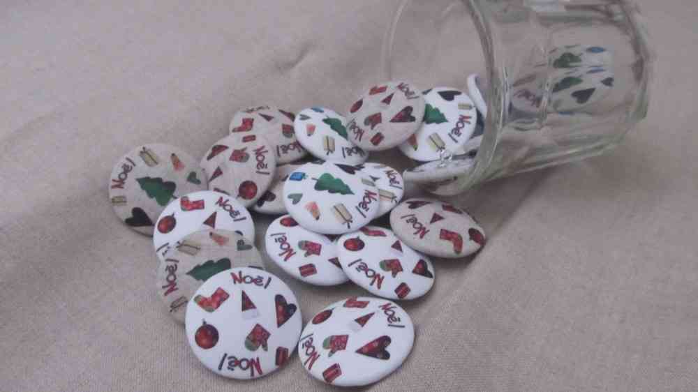 IMG_0522_ml Bouton Noël Coeur & Boule 40 mm sur Fond blanc – Image 1