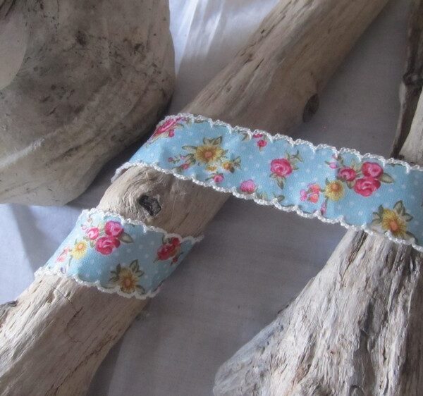 RS - Ruban Festonné Fleurs coloris Turquoise 25mm