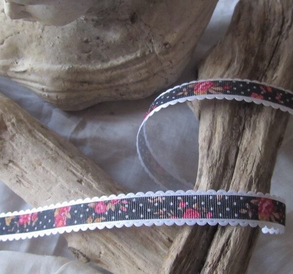 RS - Ruban Festonné Fleurs coloris Noir 15mm