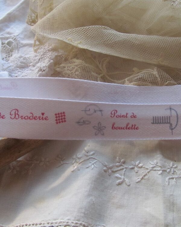 CD - Galon Leçon de Broderie , couleur Blanc