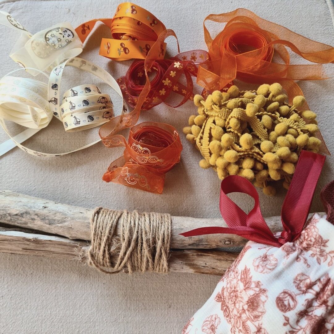 les-petits-pochons-le-comptoir-des-fees-orange-jaune-1 LCF - Petit pochon coloris ORANGE-JAUNE, lot 1 – Image 1