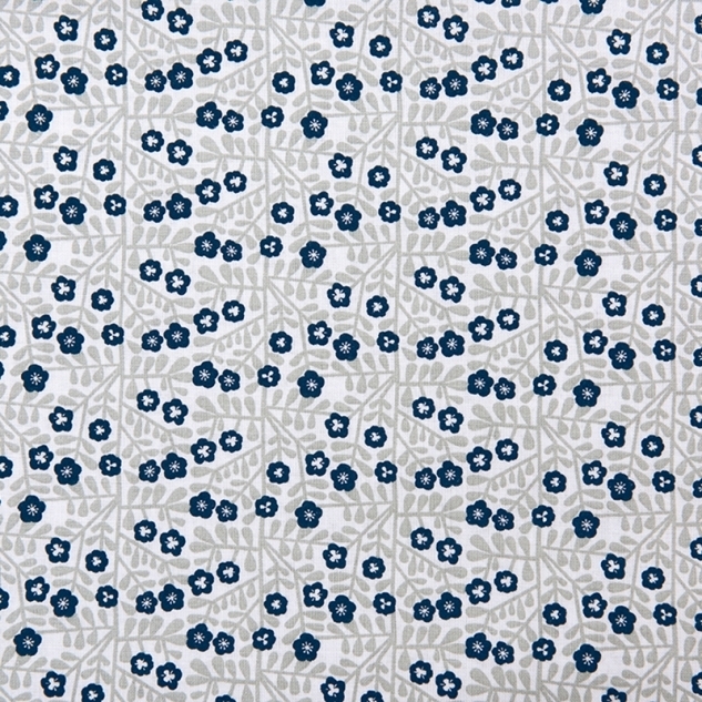 tissu-blanc-petites-fleurs-gris-bleu-x10cm Rico Design - Tissu coton blanc petites fleurs gris-bleu – Image 1