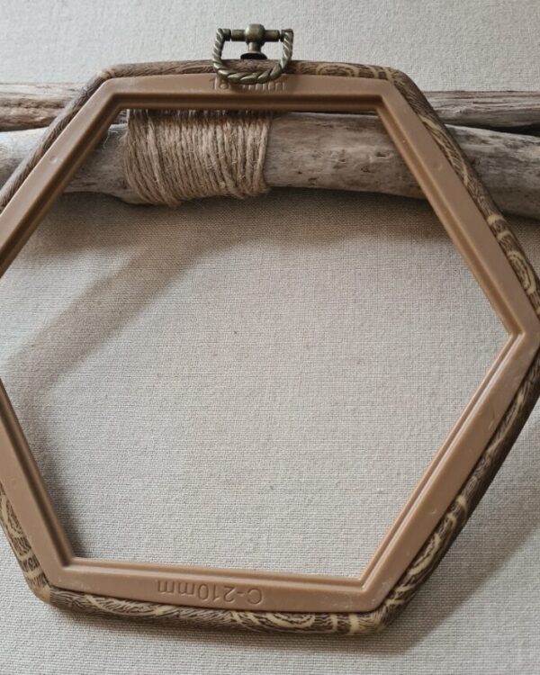 Tambour à broder façon bois , hexagonal grand modèle