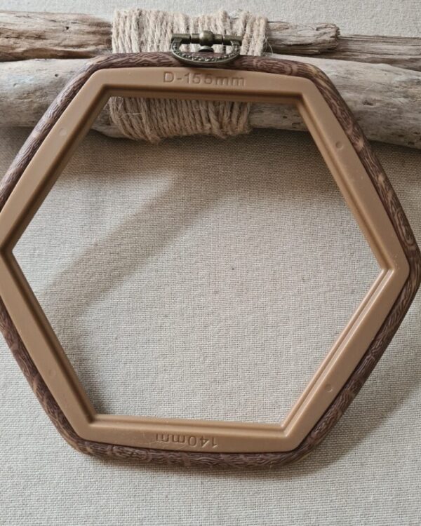 Tambour à broder façon bois , hexagonal moyen modèle