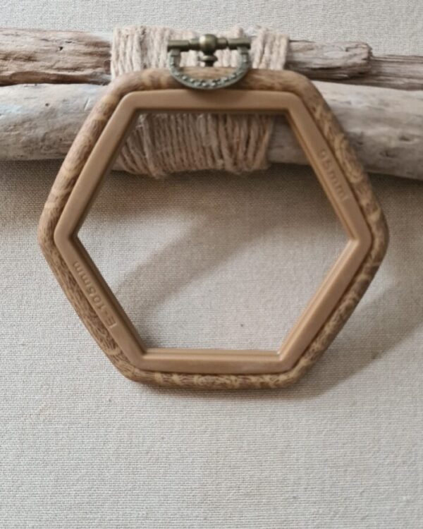 Tambour à broder façon bois , hexagonal petit modèle