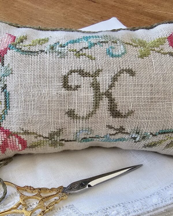 Samplers Not Forgotten - Roses and Scrolls Kit