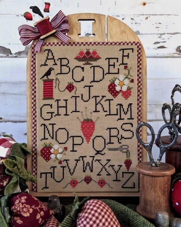 Strawberry Alphabet sampler - Puntini Puntini