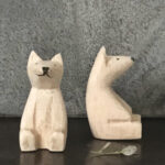 Petit Ours assis naturel en bois - East of India