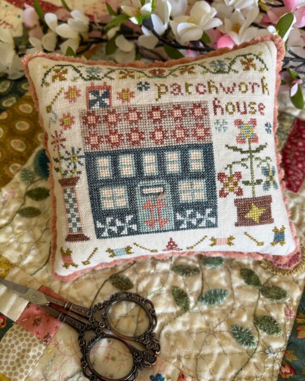 5/9 Patchwork House (The houses on stitchery Lane) - Pansy Patch Quilts and Stitchery