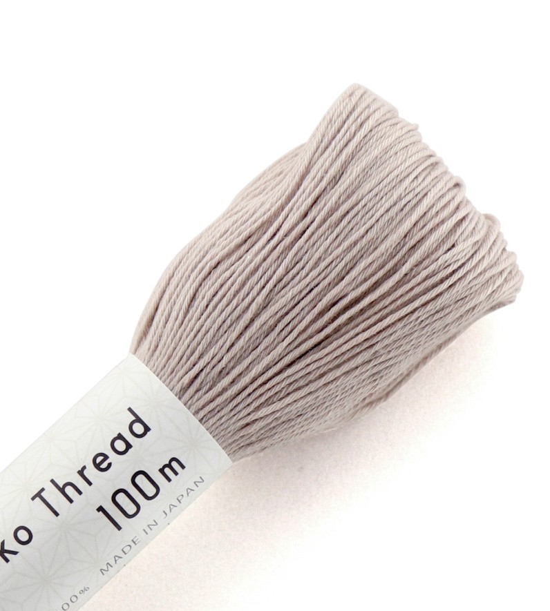 fil-sashiko-100m-champignon-116 Fil sashiko Olympus 100 m - Coloris 116 Champignon – Image 1