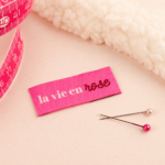 Étiquette à coudre "la vie en rose" - Bohin