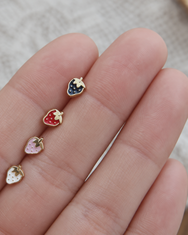 Mini-boutons en métal – Petite fraise coloris blanc