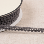 Mini pompons - Coloris Gris taupe 038 – Image 2