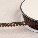 Mini pompons - Coloris Chocolat 061 – Image 2